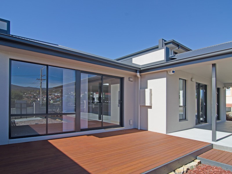 Unit 2-71 Giblin Street, Lenah Valley TAS 7008