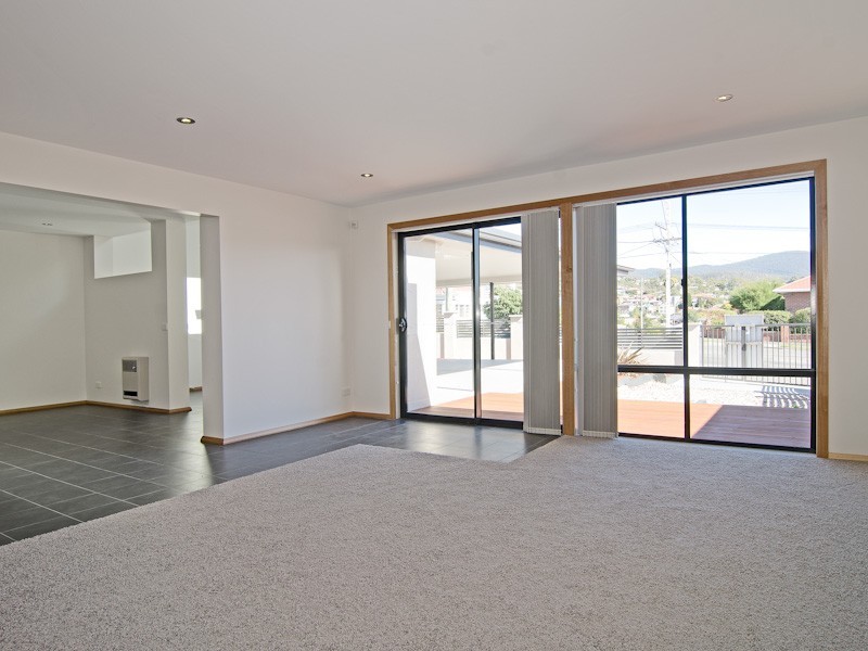 Unit 2-71 Giblin Street, Lenah Valley TAS 7008