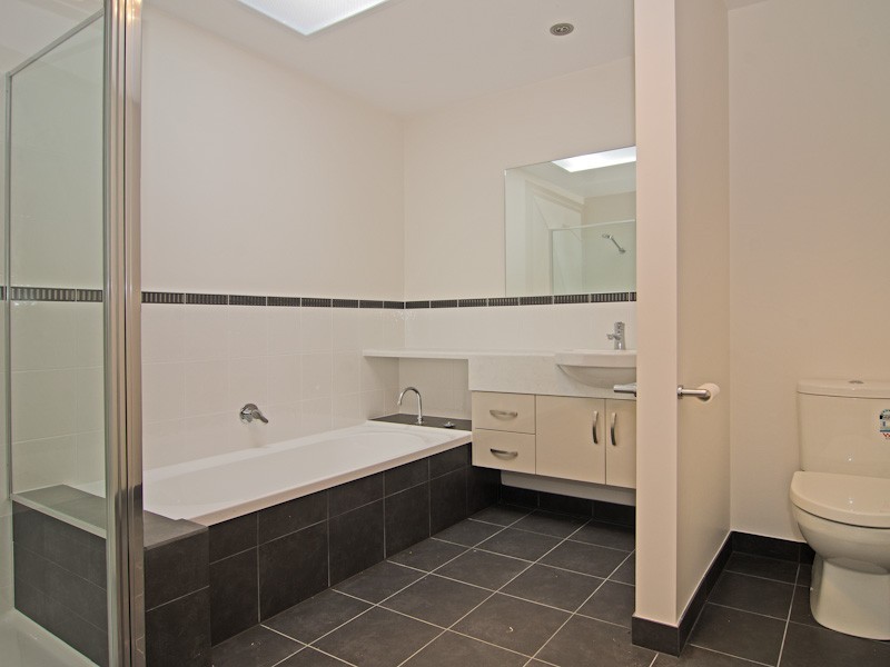 Unit 2-71 Giblin Street, Lenah Valley TAS 7008