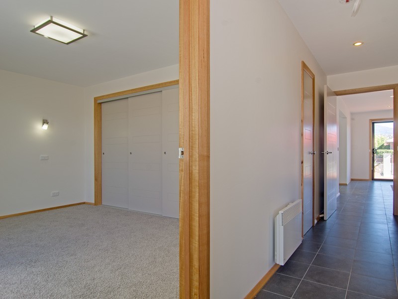 Unit 2-71 Giblin Street, Lenah Valley TAS 7008