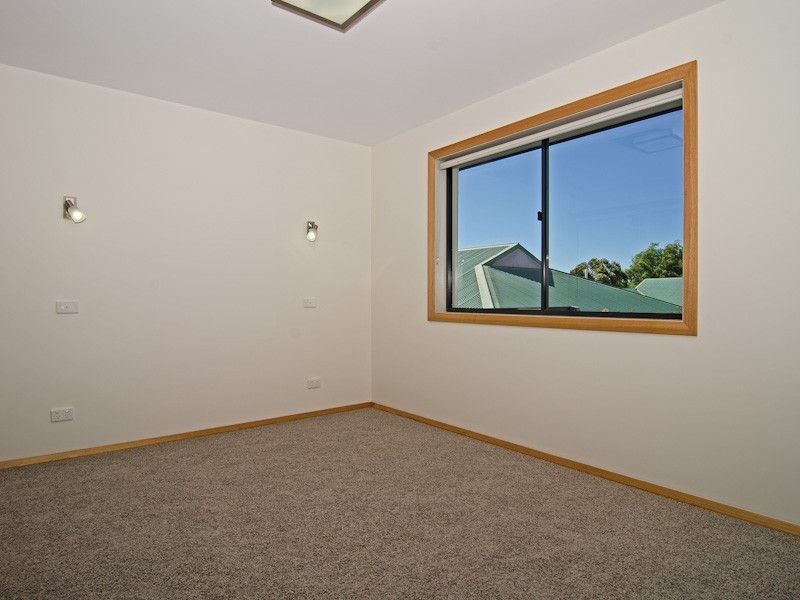 Unit 2-71 Giblin Street, Lenah Valley TAS 7008