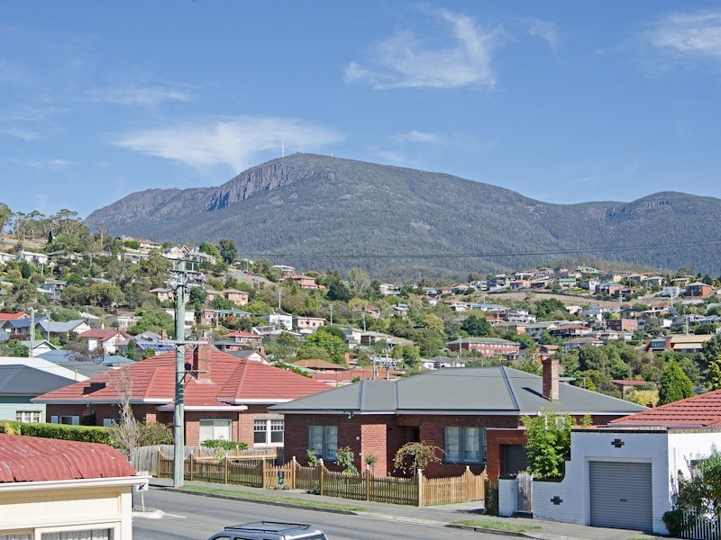 Unit 2-71 Giblin Street, Lenah Valley TAS 7008