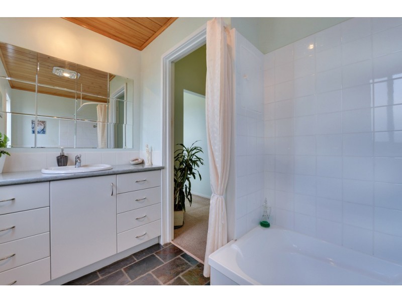 4 Lourah Street, Dodges Ferry TAS 7173