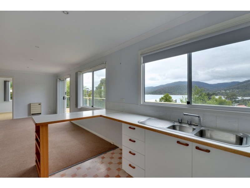 11 Blackwood Court, White Beach TAS 7184