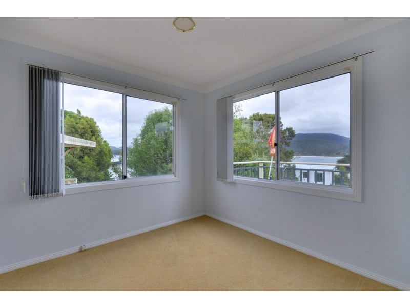 11 Blackwood Court, White Beach TAS 7184