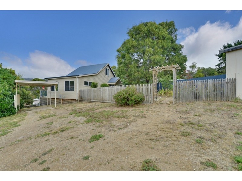 11 Blackwood Court, White Beach TAS 7184