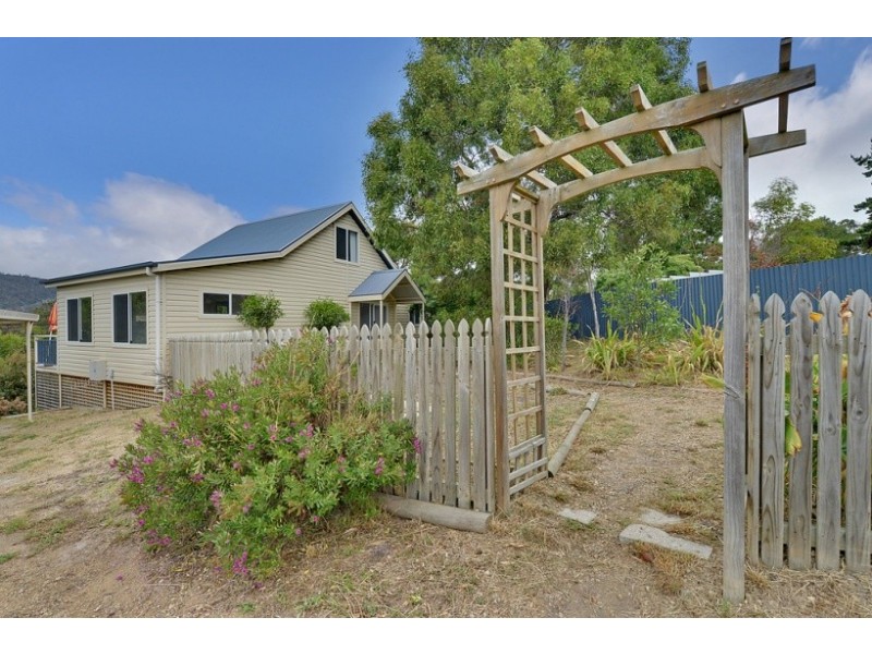 11 Blackwood Court, White Beach TAS 7184