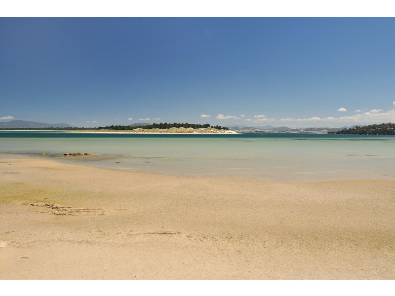 11 Jetty Road, Dodges Ferry TAS 7173