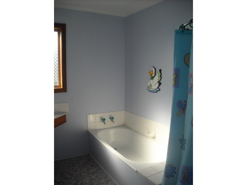 11 Esplanade, Midway Point TAS 7171