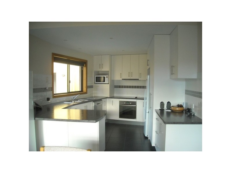 2/12 Bay Road, Midway Point TAS 7171