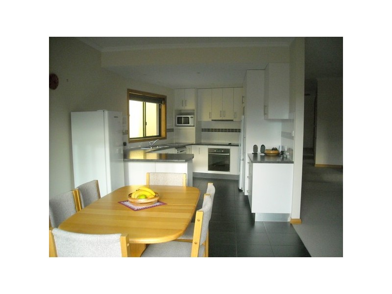 2/12 Bay Road, Midway Point TAS 7171