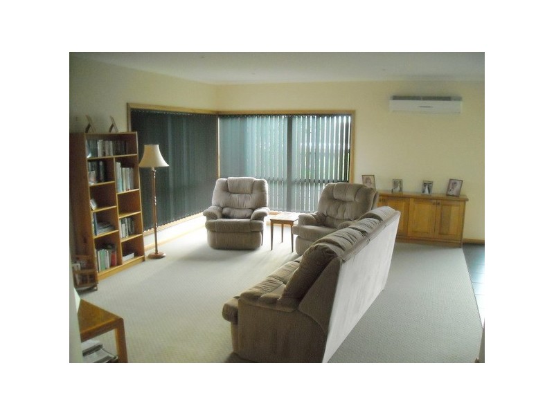 2/12 Bay Road, Midway Point TAS 7171