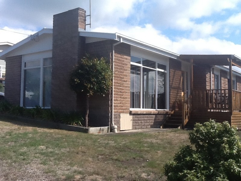 4 Suncrest Street, Midway Point TAS 7171
