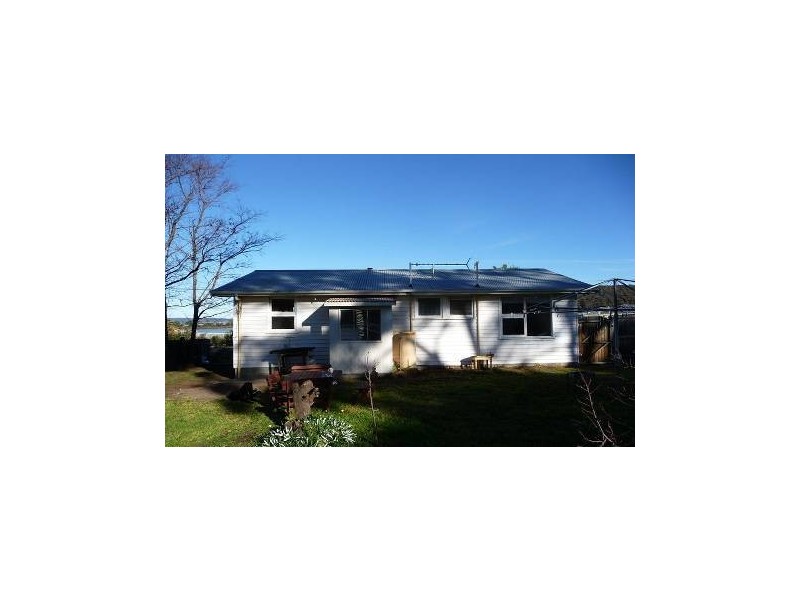 6 Erle Street, Carlton TAS 7173