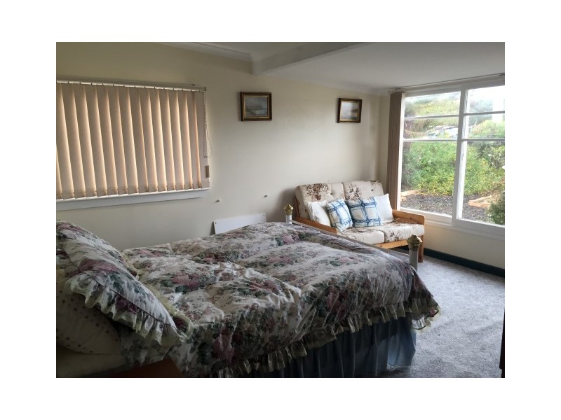 14 Raynors Road, Midway Point TAS 7171