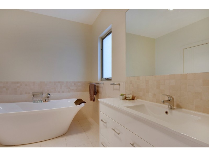 1B Alexander Court, Lewisham TAS 7173