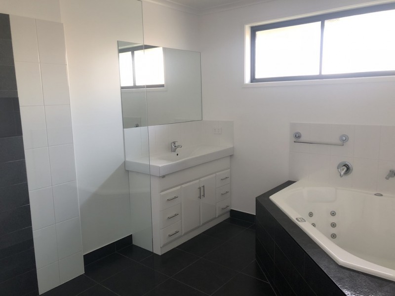 10 Trikala Place, Tranmere TAS 7018