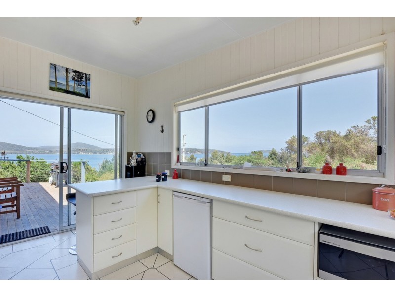 148 Apex Point Road, White Beach TAS 7184