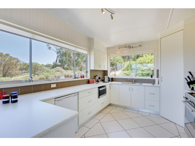 148 Apex Point Road, White Beach TAS 7184