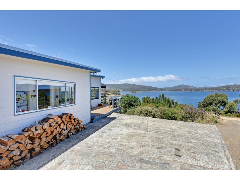 148 Apex Point Road, White Beach TAS 7184