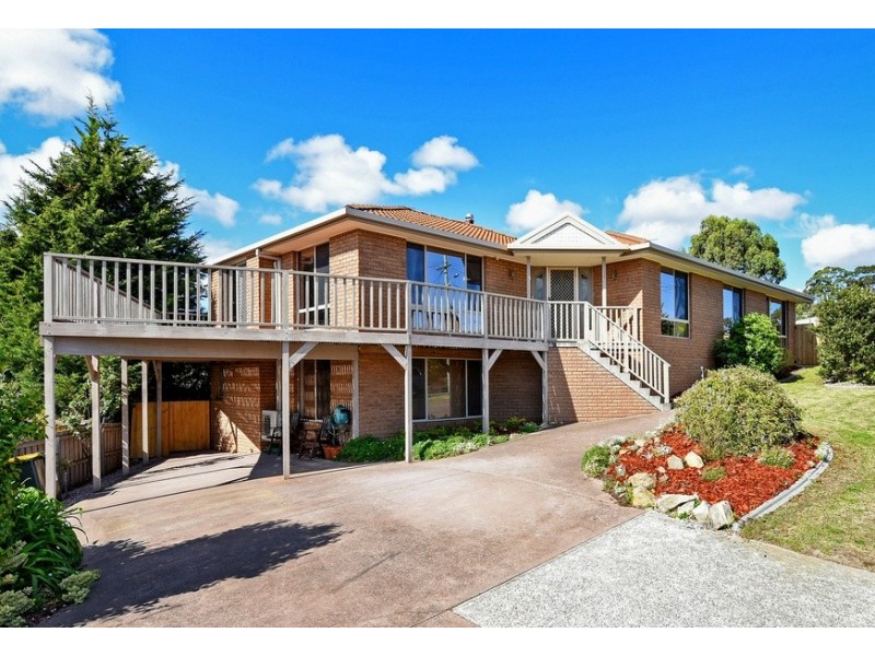 16 Karoola Road, Lindisfarne TAS 7015