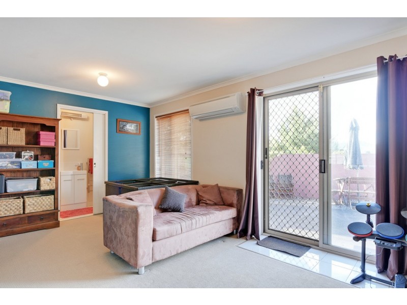 16 Karoola Road, Lindisfarne TAS 7015