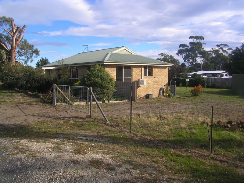 9 Eighth Avenue, Dodges Ferry TAS 7173