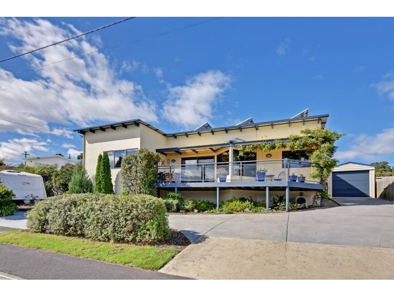 33 McKinly Street, Midway Point TAS 7171