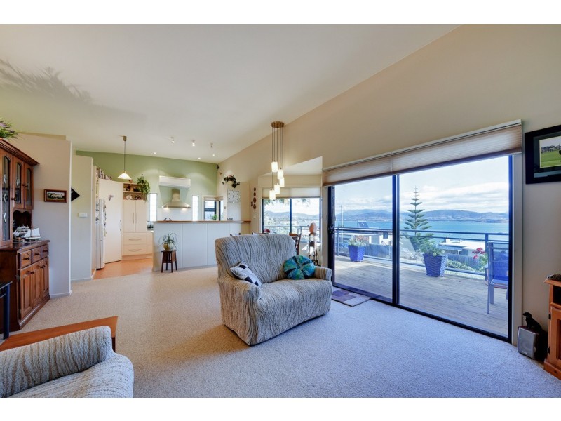 33 McKinly Street, Midway Point TAS 7171