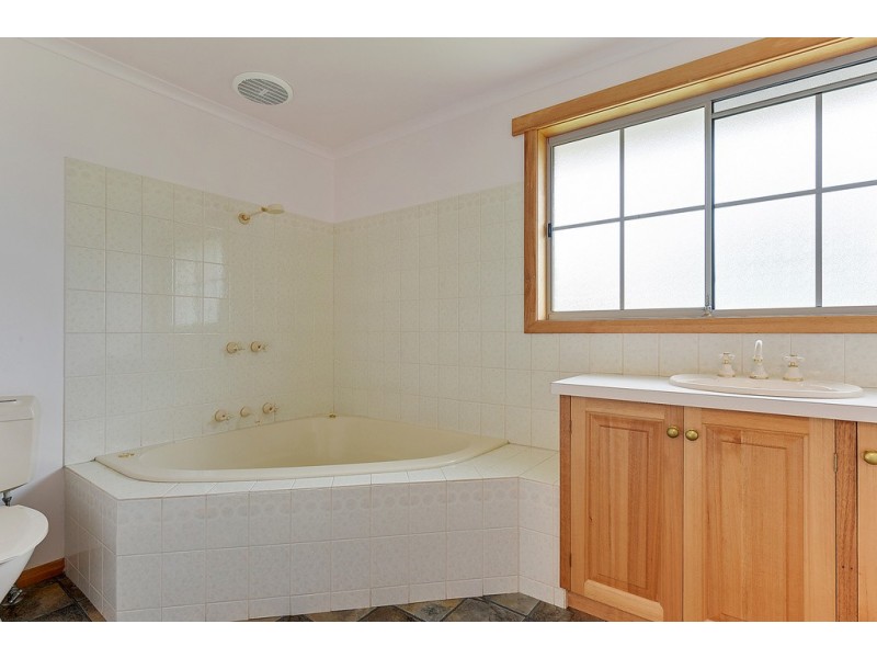 28 Reynolds Road, Midway Point TAS 7171