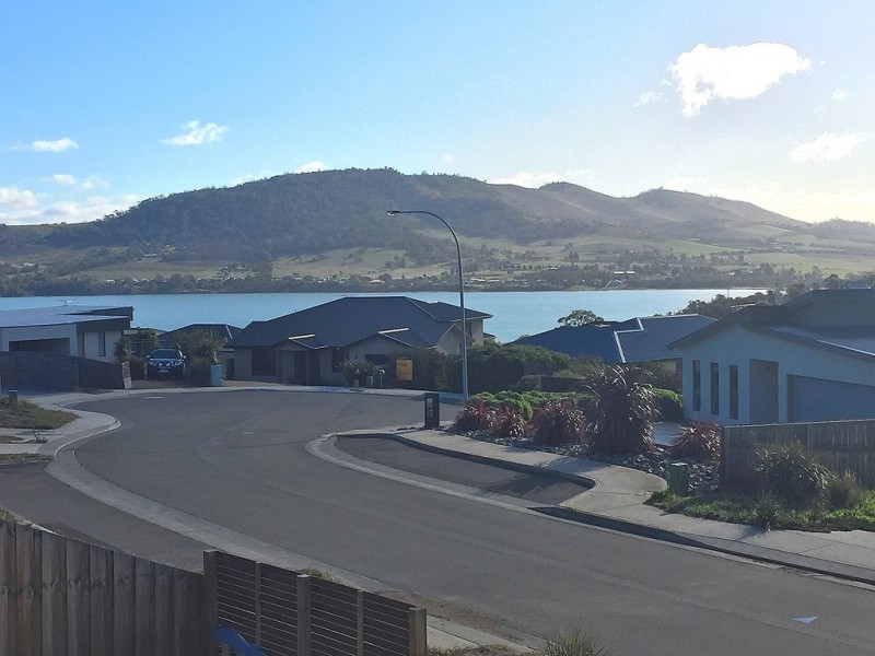 8 Northsun Place, Midway Point TAS 7171