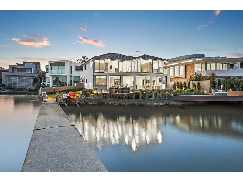 1 Tingara Lane, Cabarita NSW 2137