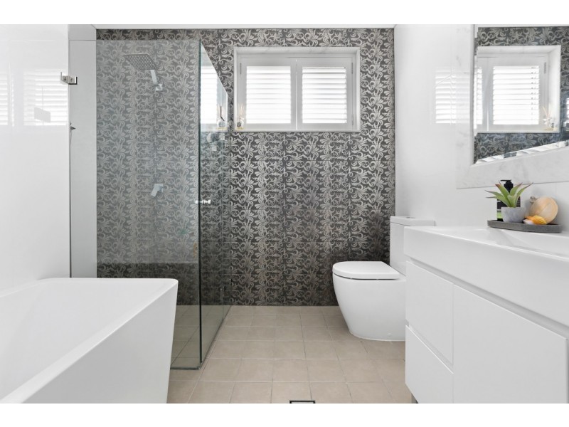 1 Tingara Lane, Cabarita NSW 2137