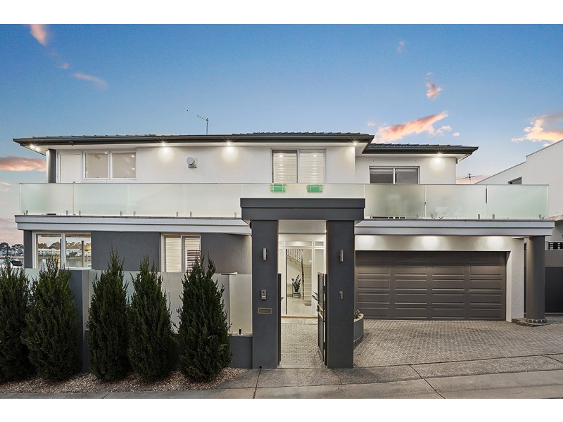 1 Tingara Lane, Cabarita NSW 2137