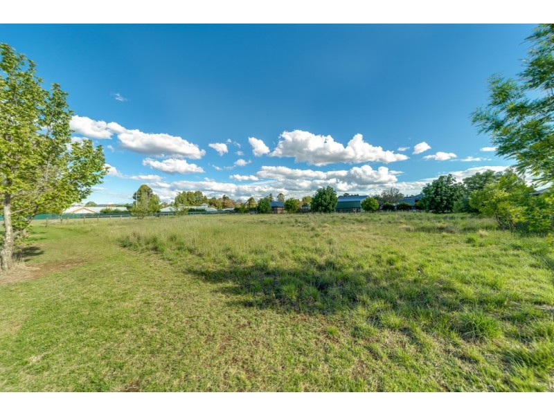 2 Racecourse Drive, Goulburn NSW 2580