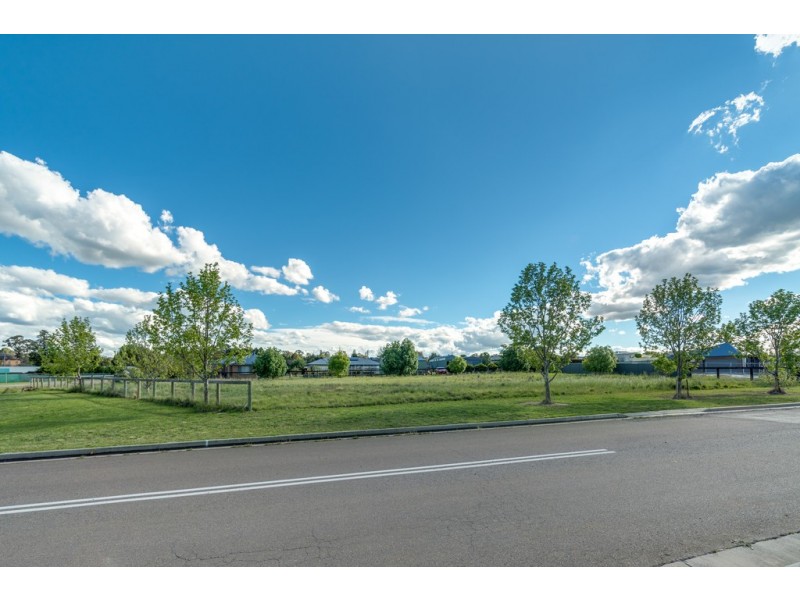 2 Racecourse Drive, Goulburn NSW 2580