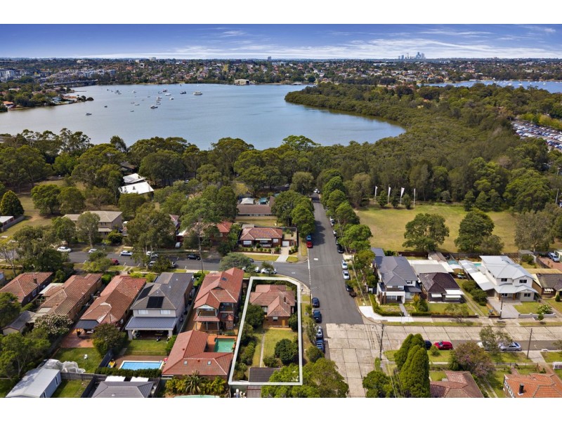 2 Loch Maree Parade, Concord West NSW 2138