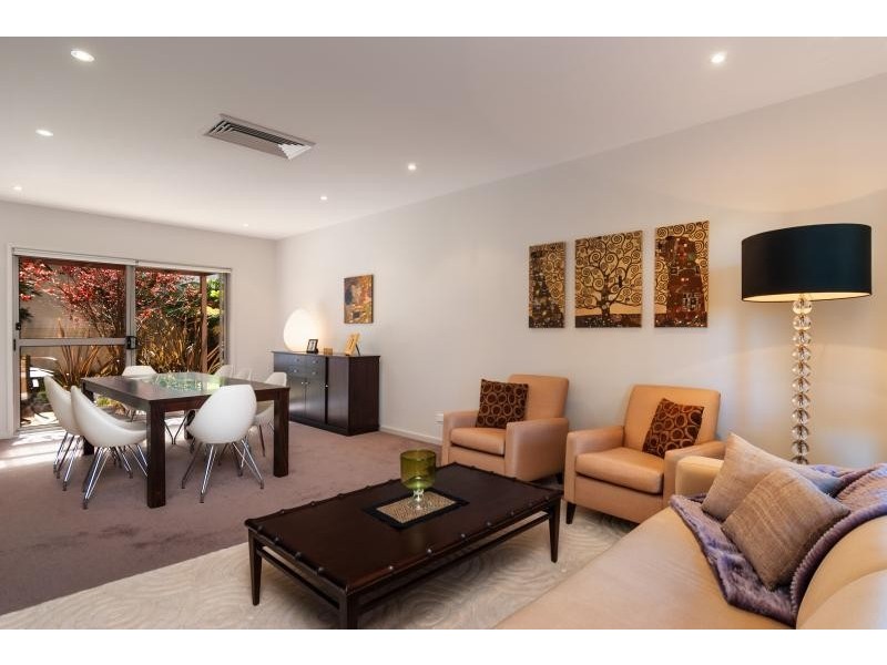 6 Strathroy Close, Cabarita NSW 2137