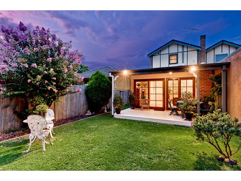 11 Noble Street, Rodd Point NSW 2046