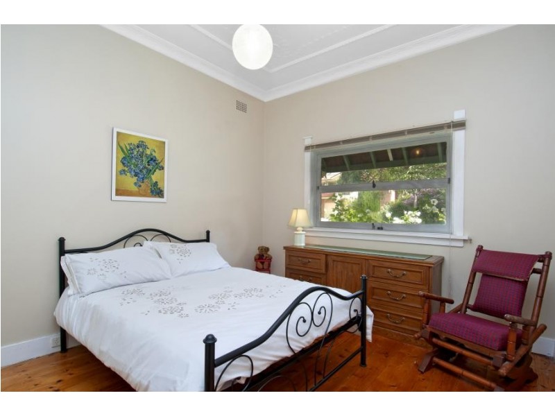 11 Noble Street, Rodd Point NSW 2046