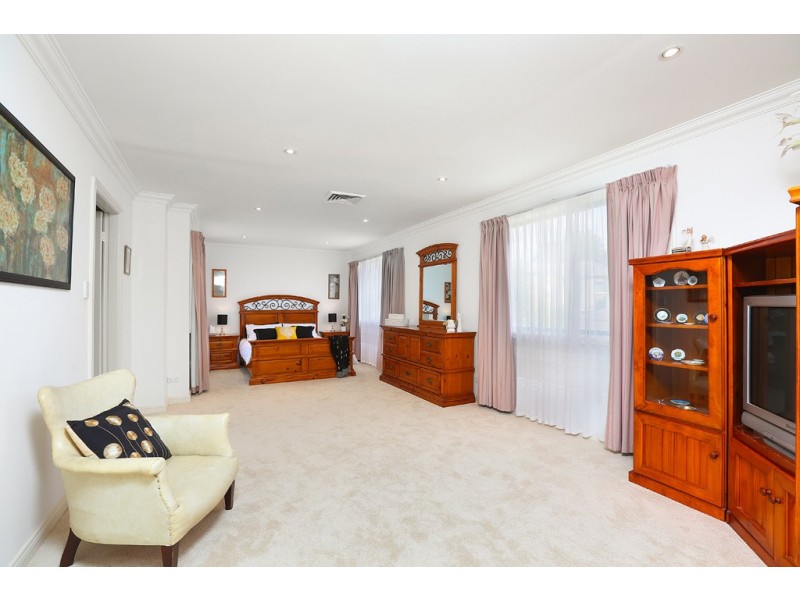 11 Spring Park Circuit, Breakfast Point NSW 2137
