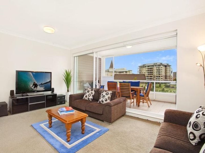 33/28 VILLAGE DRIVE, Breakfast Point NSW 2137