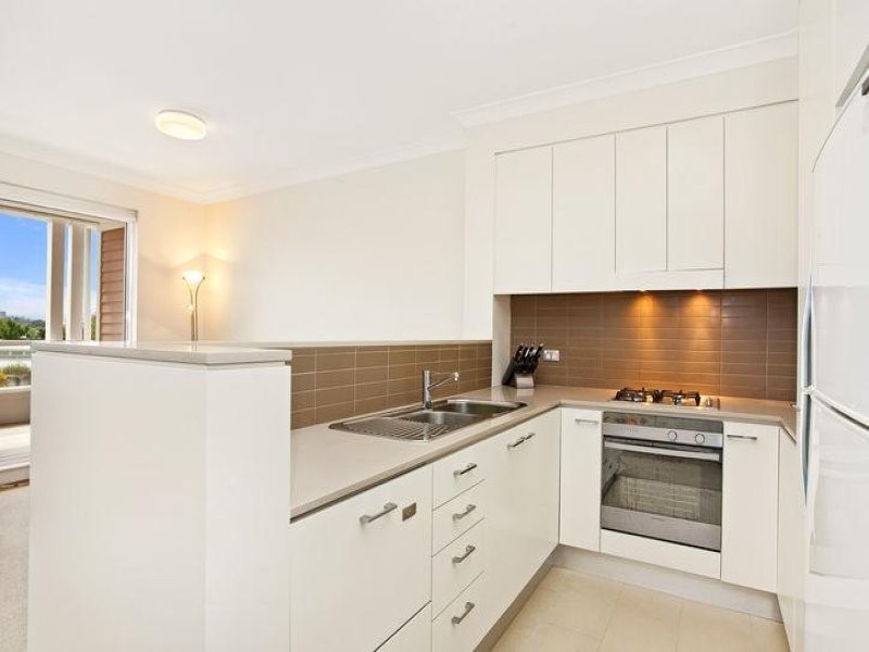 33/28 VILLAGE DRIVE, Breakfast Point NSW 2137