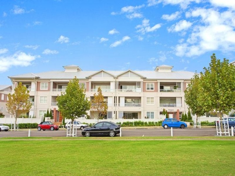 33/28 VILLAGE DRIVE, Breakfast Point NSW 2137
