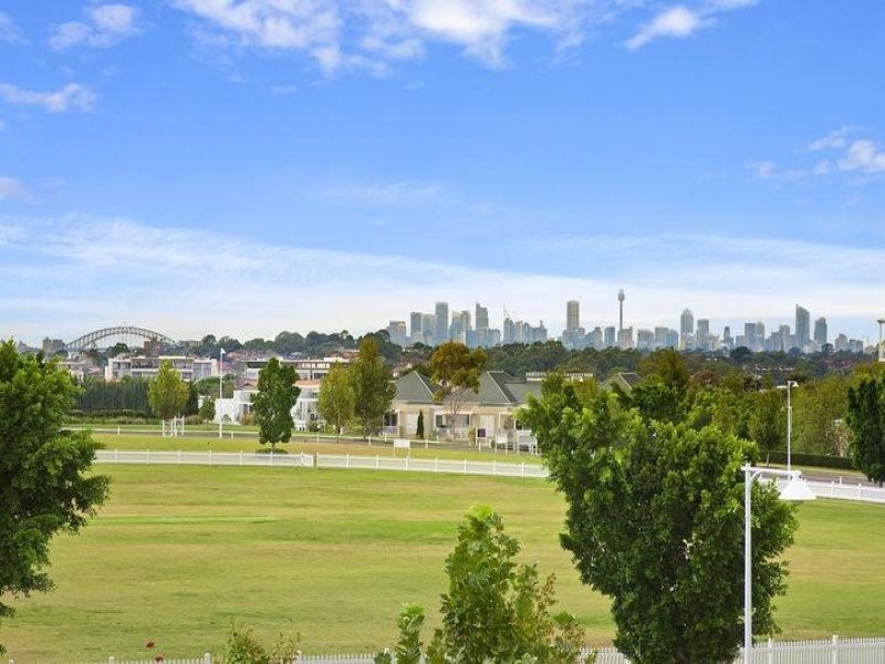 33/28 VILLAGE DRIVE, Breakfast Point NSW 2137