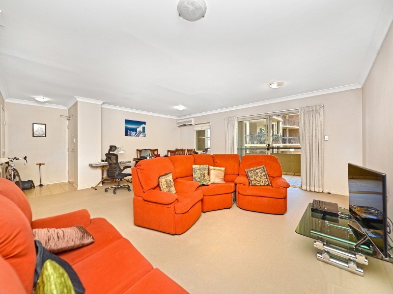 2/1 Bradley Pl, Liberty Grove NSW 2138