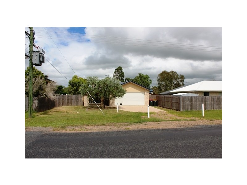 8 Oxford Street, Nebo QLD 4742