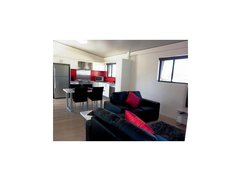 27 Kemmis, Nebo QLD 4742