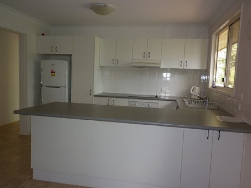 28 REYNOLDS ST, Nebo QLD 4742