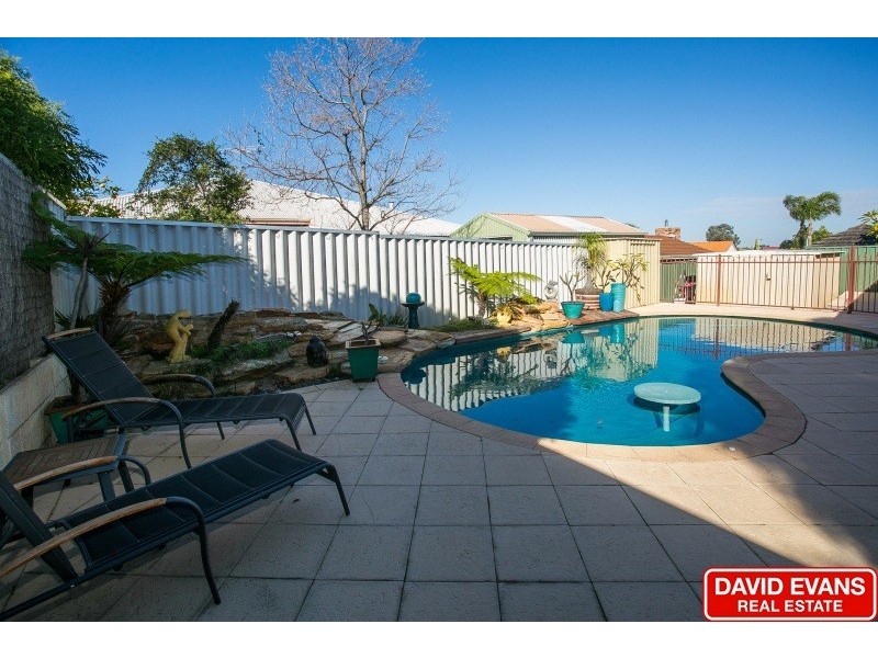 14 Lyell Grove, Woodvale WA 6026